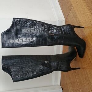 Vince Camuto Elegant Black Crocodile-Embossed Women's Heel Boots 6